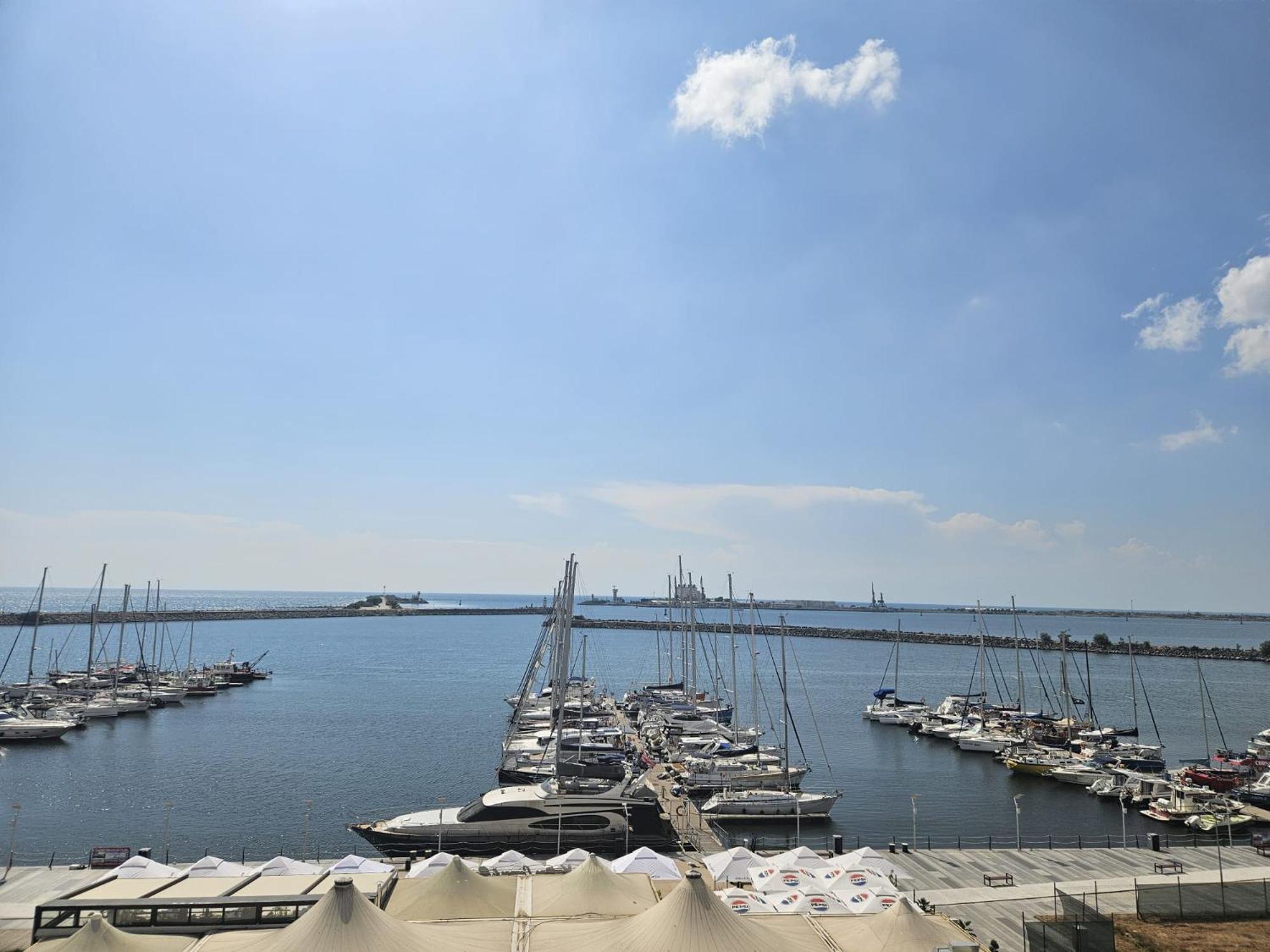 Ferienwohnung Blue Marina Sea View Mangalia Exterior foto